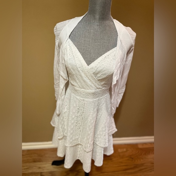 Le Chateau Dress - Picture 9 of 11